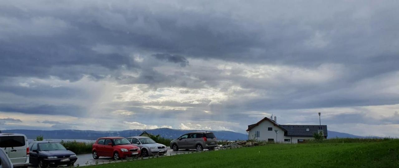 Astra Lipno Apartment Frymburk Luaran gambar